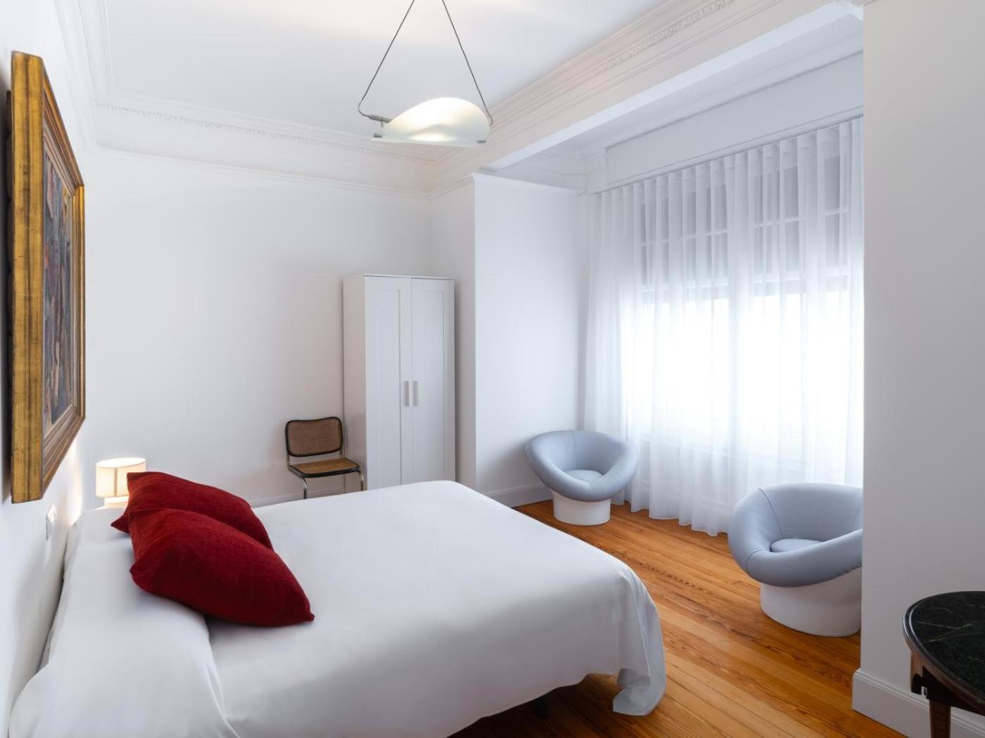 Apartment Housingleon Gaudi *